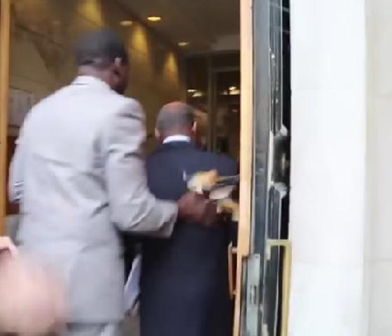 بيضة في ظهر العسيري تجبر بريطانيا على الاعتذار للسعودية! فيديو صورة رقم 1