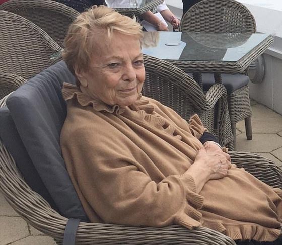 شركة طيران بريطانية تحرج سيدة مسنّه وتجبرها على التبول في مقعدها! صورة رقم 1