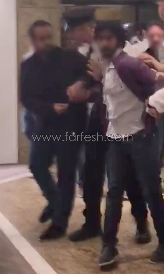 فيديو محرج: شجار، لكمات وركلات بين عرب في متجر بريطاني شهير وسط ذهول الزبائن! صورة رقم 3