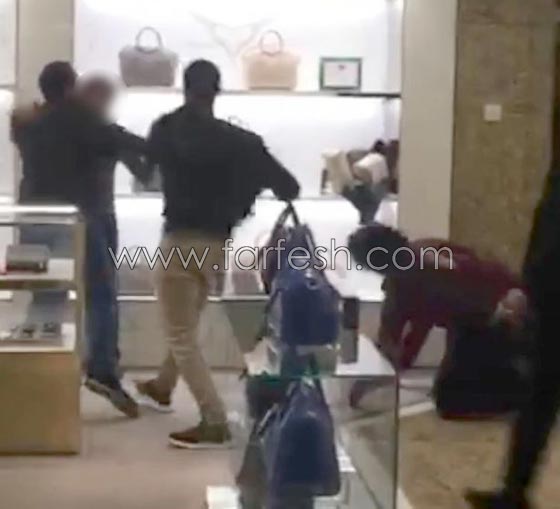 فيديو محرج: شجار، لكمات وركلات بين عرب في متجر بريطاني شهير وسط ذهول الزبائن! صورة رقم 5