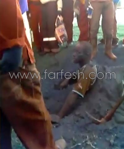  افارقة اجبروا سارق على حفر قبره بنفسه ثم دفنوه حياً! صورة رقم 1