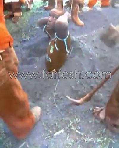 افارقة اجبروا سارق على حفر قبره بنفسه ثم دفنوه حياً! صورة رقم 4