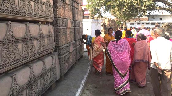  قصة الزعيم الهندوسي المتطرف الذي يحذر المسلمين من ذبح الأبقار صورة رقم 5