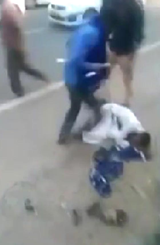 فيديو صادم: هندوس يضربون مسلماً حتى الموت بالقضبان الحديدية دفاعاً عن البقر صورة رقم 2