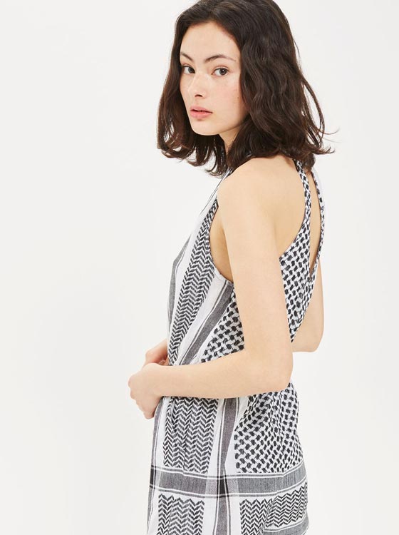 متاجر (توب شوب) تسرق الكوفية الفلسطينية وتصنع منها ثوبا نسائيا قصيرا! صورة رقم 1