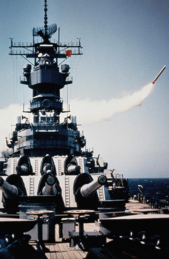 امريكا دمرت قاعدة الشعيرات بـ59 صاروخ توماهوك بكلفة 88 مليون دولار صورة رقم 3