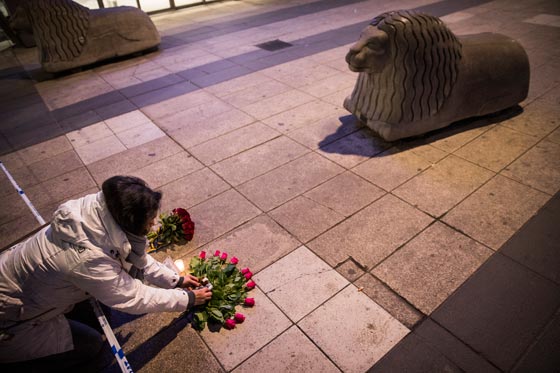 فيديو شاحنة تدهس العشرات في ستوكهولم وتقتل 4 منهم.. والمتهم داعشي! صورة رقم 15