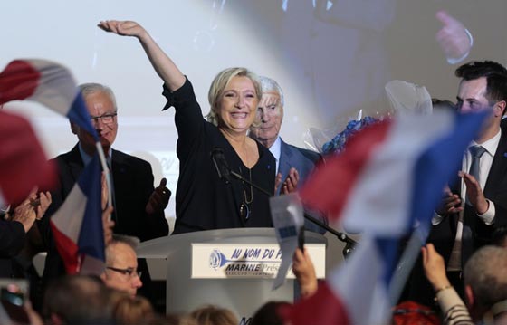 بالفيديو.. شجار عنيف في البرلمان الفرنسي  صورة رقم 3