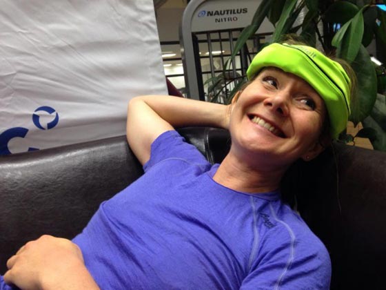 عداءة سويدية تدعم الاسلام وتظهر سماحته بواسطة الجري في دول اسلامية صورة رقم 5