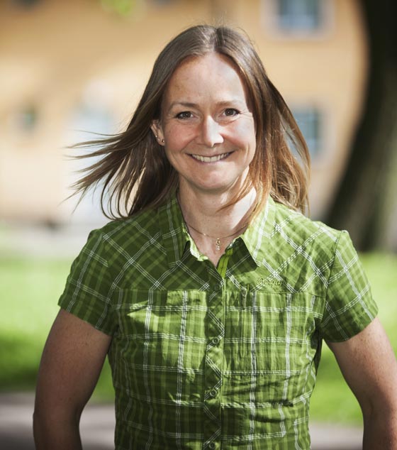 عداءة سويدية تدعم الاسلام وتظهر سماحته بواسطة الجري في دول اسلامية صورة رقم 2