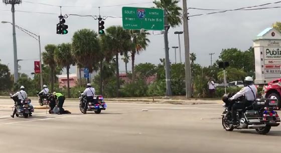 بالفيديو.. محاولة متظاهرين اعتراض موكب الرئيس الصيني بأميركا صورة رقم 3