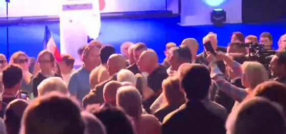 بالفيديو.. شجار عنيف في البرلمان الفرنسي  صورة رقم 2