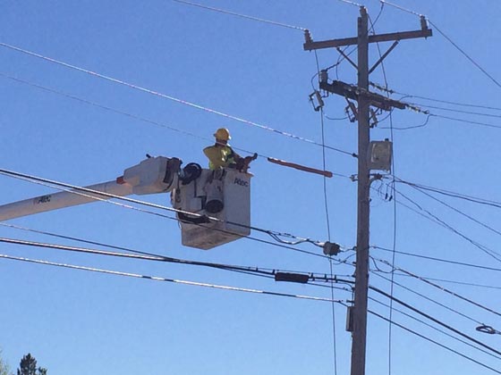 الرياح الشديدة تقذف بيتين من المطاط وتخلف اصابات بين الاطفال.. فيديو صورة رقم 5
