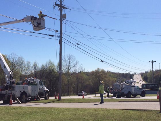 الرياح الشديدة تقذف بيتين من المطاط وتخلف اصابات بين الاطفال.. فيديو صورة رقم 6