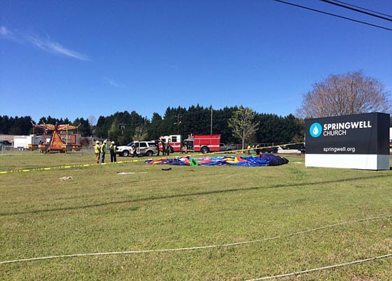 الرياح الشديدة تقذف بيتين من المطاط وتخلف اصابات بين الاطفال.. فيديو صورة رقم 8