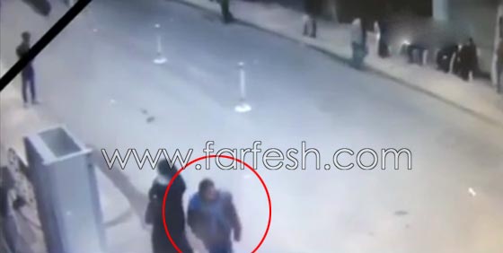 فيديو مروع يظهر لحظة تفجير انتحاري نفسه امام كنيسة بالاسكندرية صورة رقم 2