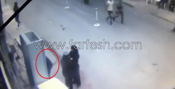 فيديو مروع يظهر لحظة تفجير انتحاري نفسه امام كنيسة بالاسكندرية صورة رقم 6
