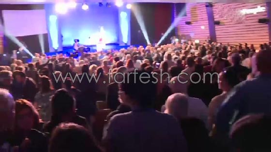 معركة بالايدي اثناء اجتماع مرشحة اليمين الفرنسي مارين لوبان  صورة رقم 4