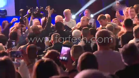 معركة بالايدي اثناء اجتماع مرشحة اليمين الفرنسي مارين لوبان  صورة رقم 7