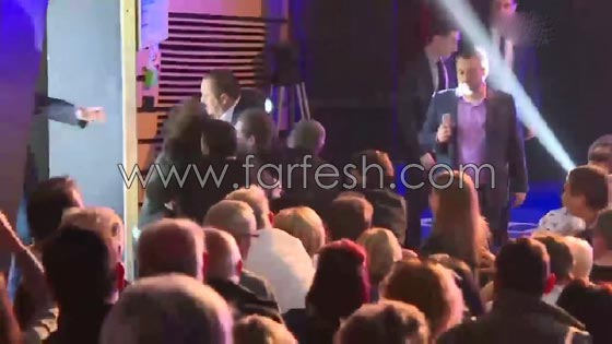 معركة بالايدي اثناء اجتماع مرشحة اليمين الفرنسي مارين لوبان  صورة رقم 12