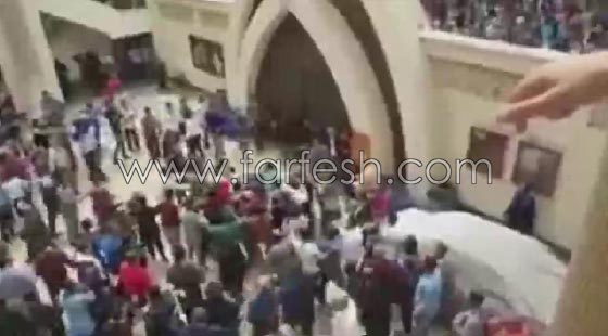 اقالة مسؤول الامن بكنيسة مار جرجس والاقباط يوسعونه ضربا.. فيديو صورة رقم 3