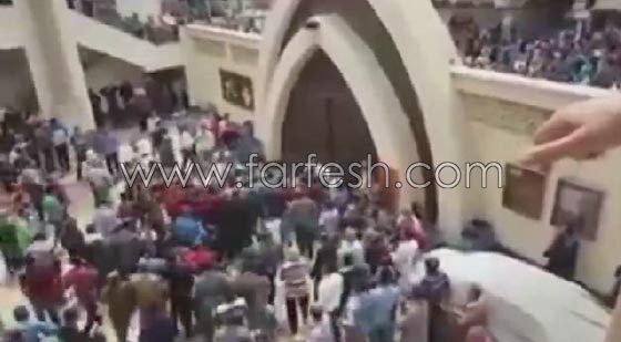 اقالة مسؤول الامن بكنيسة مار جرجس والاقباط يوسعونه ضربا.. فيديو صورة رقم 4