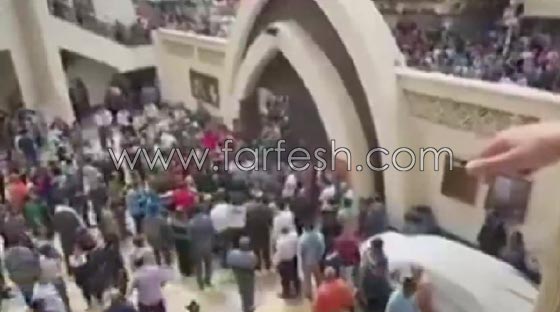 اقالة مسؤول الامن بكنيسة مار جرجس والاقباط يوسعونه ضربا.. فيديو صورة رقم 5