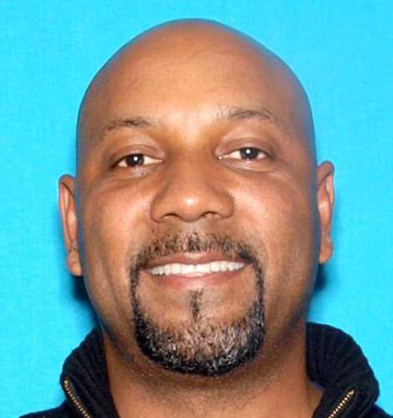 جريمة مروعة.. رجل يقتل زوجته المعلمة وطالبا في مدرسة ثم يتنحر  صورة رقم 3