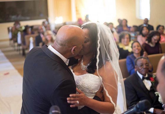 جريمة مروعة.. رجل يقتل زوجته المعلمة وطالبا في مدرسة ثم يتنحر  صورة رقم 5