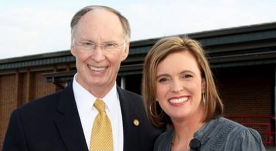 حاكم الاباما يتنحى عن منصبه بسبب علاقة غرامية مع مستشارته صورة رقم 3