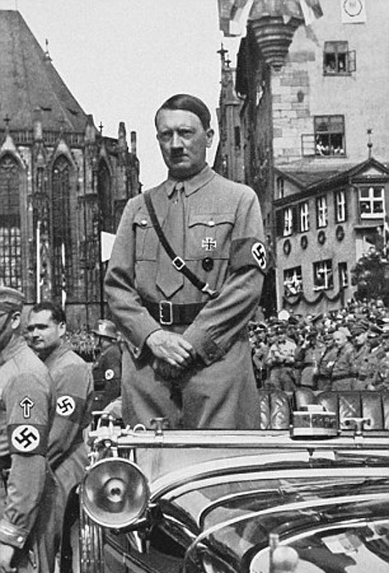 جون كينيدي في مذكراته: ليس هناك دليل على أن الجثة التي عُثر عليها هي جثة هتلر صورة رقم 15