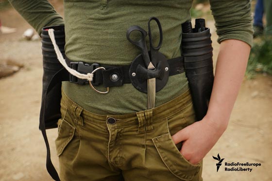 قوارب اللاجئين المطاطية تتحول الى حقائب يد صورة رقم 6