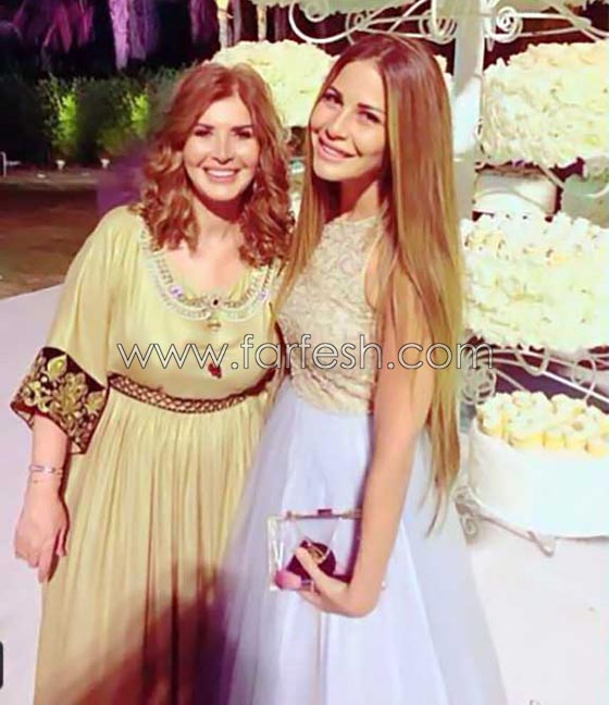  صور فنانات فوق الاربعين وبناتهن: طبق الأصل في الأناقة والجمال  صورة رقم 2