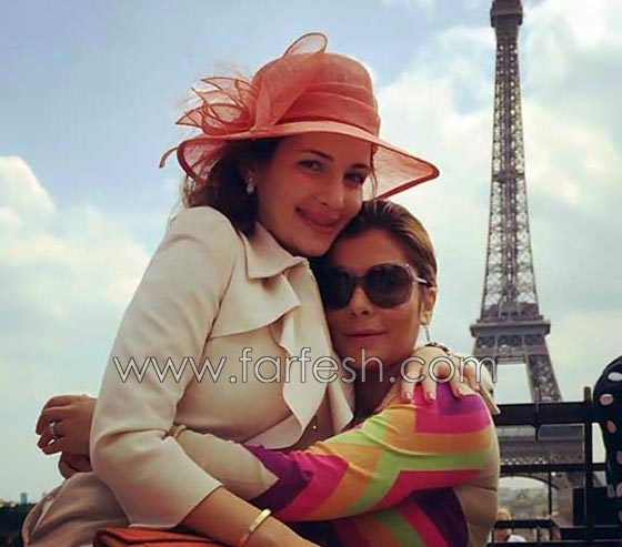  صور فنانات فوق الاربعين وبناتهن: طبق الأصل في الأناقة والجمال  صورة رقم 8