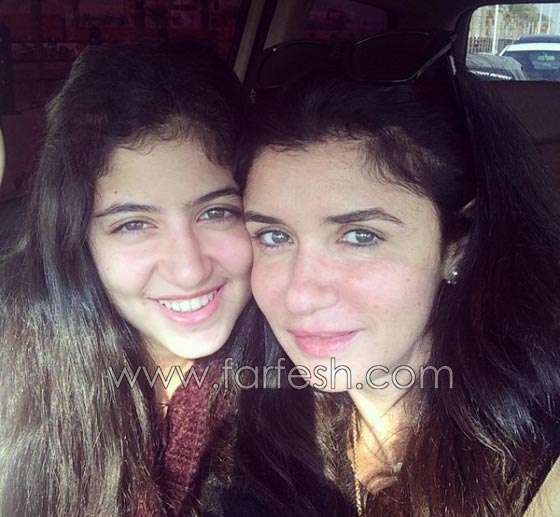  صور فنانات فوق الاربعين وبناتهن: طبق الأصل في الأناقة والجمال  صورة رقم 1