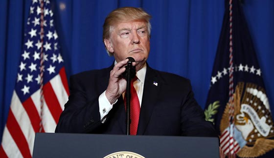  ترامب يقدم للرئيس الصيني كعكة شوكولاتة ويعلن: الآن قصفنا سوريا! صورة رقم 4