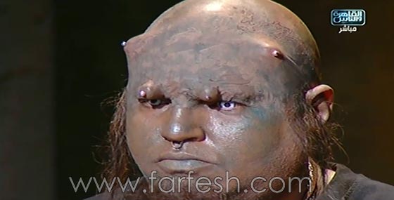 مذيعة تدخل في حيرة وارتباك اثناء استضافتها كاهن عبدة الشيطان.. فيديو صورة رقم 1