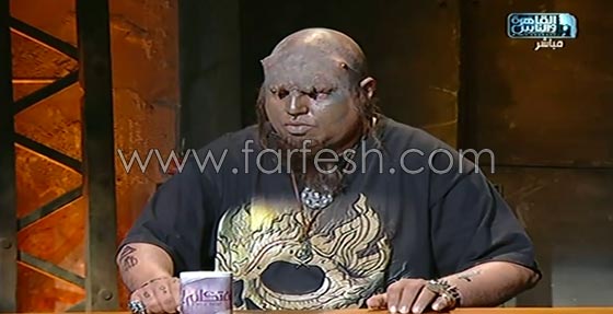 مذيعة تدخل في حيرة وارتباك اثناء استضافتها كاهن عبدة الشيطان.. فيديو صورة رقم 2