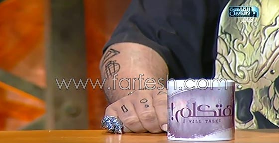 مذيعة تدخل في حيرة وارتباك اثناء استضافتها كاهن عبدة الشيطان.. فيديو صورة رقم 3