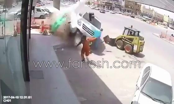 عندما يكون الموت على مسافة متر واحد منك! شاهد الفيديو صورة رقم 4