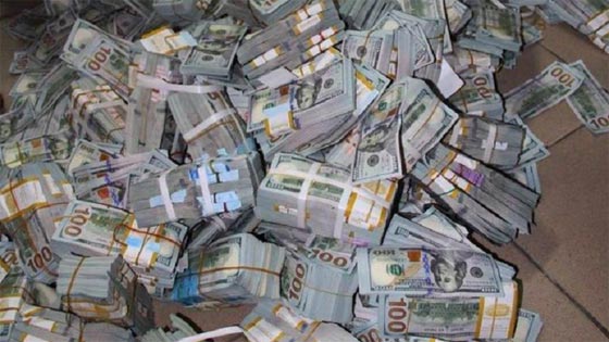 العثور على 43 مليون دولار مجهول مصدرها في شقة سكنية بنيجيريا صورة رقم 5