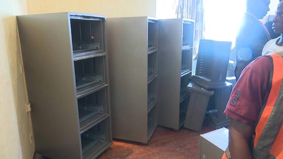 العثور على 43 مليون دولار مجهول مصدرها في شقة سكنية بنيجيريا صورة رقم 13