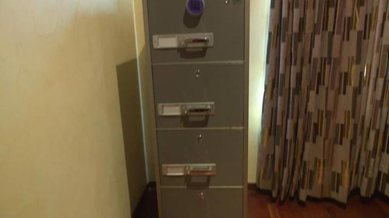 العثور على 43 مليون دولار مجهول مصدرها في شقة سكنية بنيجيريا صورة رقم 20