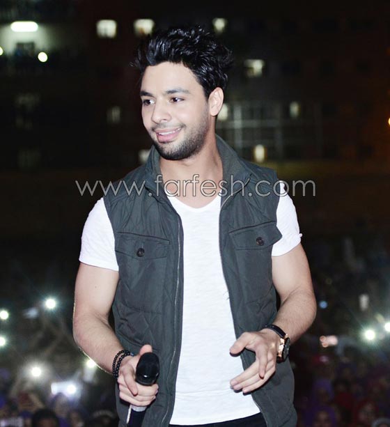  فيديو احمد جمال يفاجئ احدى معجباته ويكشف لها بنفسه ميعاد خطوبتها صورة رقم 11