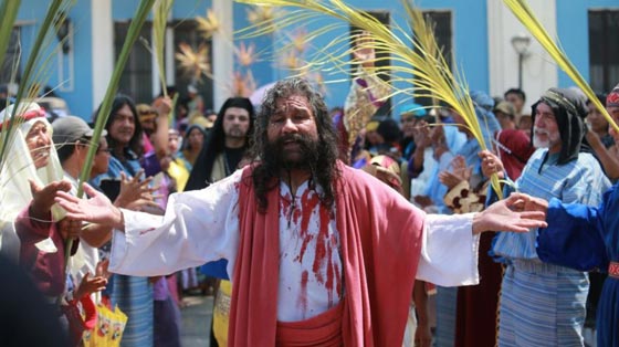 اراد ان يجسد دور يهوذا في مسرحية المسيح فشنق نفسه عن طريق الخطأ صورة رقم 7