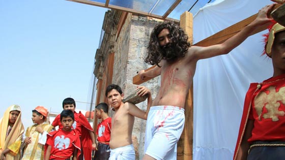 اراد ان يجسد دور يهوذا في مسرحية المسيح فشنق نفسه عن طريق الخطأ صورة رقم 8