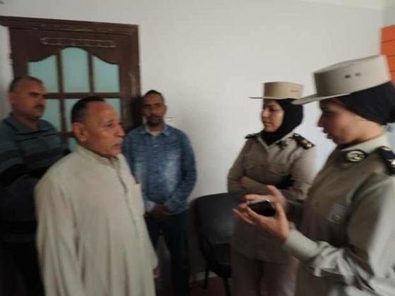 صور مؤلمة: مصري يعذب ابن زوجته، يكويه بالنار ويقتلع اظافره  صورة رقم 2