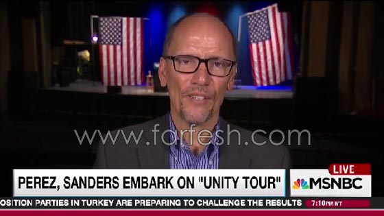 العلم الأمريكي سقط حين ذكر اسم هيلاري كلينتون صورة رقم 3