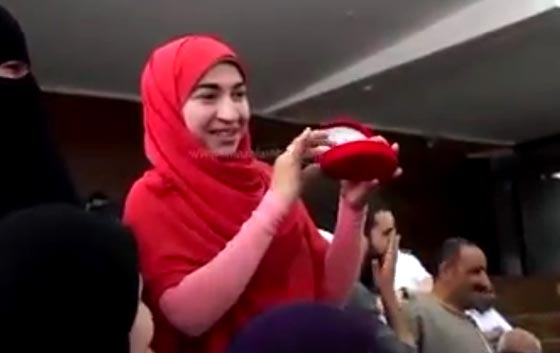 اغرب فيديو: خطوبة سجين مصري قد يتم اعدامه من شابة في قاعة المحكمة صورة رقم 4