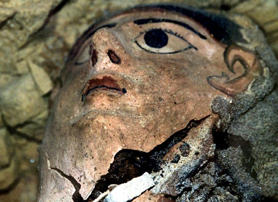 اكتشاف 8 مومياوات في مقبرة فرعونية من بينها مومياء قاضي المدينة صورة رقم 6